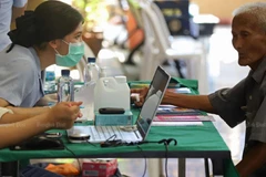 Health workers and volunteers provide free check-ups for residents of the Wang Som community in Bang Kapi district of Bangkok (Photo: Bangkok Post) 