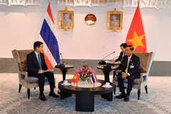 President of the National Assembly and Speaker of the House of Representatives of Thailand Wan Muhamad Noor Matha (R) and Vietnamese Ambassador Pham Viet Hung (Photo: VNA)