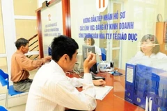 A person registers procedures to set up a business. The use of ID number to carry out business registration procedures can save time to perform administrative procedures. (Photo: tinnhanhchungkhoan.vn)