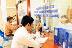 A person registers procedures to set up a business. The use of ID number to carry out business registration procedures can save time to perform administrative procedures. (Photo: tinnhanhchungkhoan.vn)