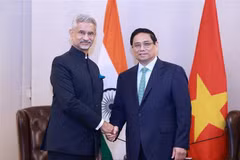 PM Pham Minh Chinh (R) and Indian Minister of External Affairs Subrahmanyam Jaishankar (Photo: VNA)