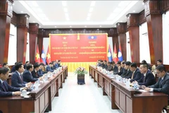 At the talks between Minister of Public Security Sen. Lieut. Gen. Luong Tam Quang and Lao Deputy Prime Minister and Minister of Public Security Gen. Vilay Lakhamphong in Vientiane on July 11. (Photo: VNA)