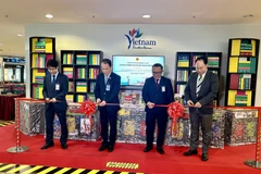 Delegates cut the ribbon to inaugurate the Vietnamese tourism space in Brunei. (Source: VNA)