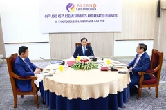 Vietnamese Prime Minister Pham Minh Chinh (R) has a working breakfast with his Lao and Cambodian counterparts, Sonexay Siphandone (C) and Samdech Thipadei Hun Manet (L) (Photo: VNA)