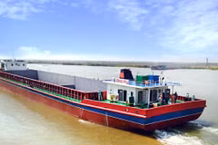 Fees on Vietnam-Cambodia waterway route down over 10 times