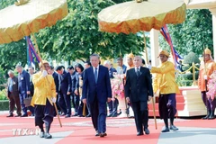 Cambodian King hosts welcome ceremony for Vietnamese President 