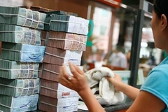  Bank credit floods back into housing market 