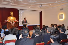 France pledges to support Vietnamese firms in Paris 