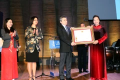 NA Chairwoman meets overseas Vietnamese in France