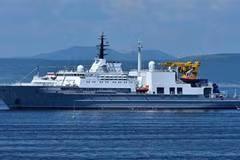 Russian search and rescue support vessel visits Vietnam