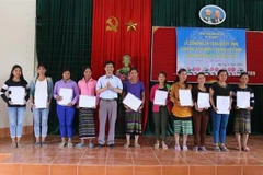 Vietnamese citizenship granted to 350 border residents 