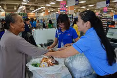 Demand for delivery services surges before Tet holiday