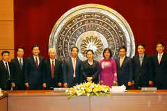NA leader receives heads of Vietnam’s overseas representative agencies