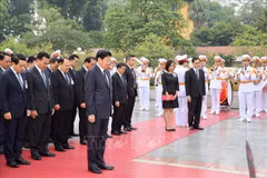 Lao PM concludes official visit to Vietnam
