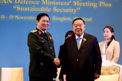 Defence Minister meets Thai Deputy PM, Indonesian counterpart 