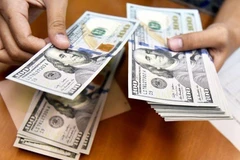 Hot money continues to flow out from Philippines