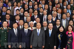 PM meets with outstanding intellectuals, scientists
