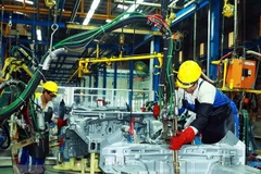 Auto sales down despite of strong discounts