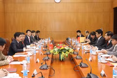 Vietnam, Laos share know-how in building economic development policies
