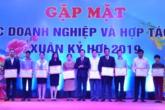 Hoa Binh pledges to remove obstacles facing local firms