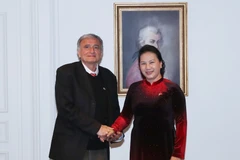 Top legislator hails people-to-people ties in Vietnam-France relations