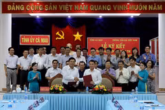 Vietnam News Agency signs information cooperation pact with Ca Mau