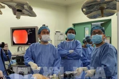 Vietnamese doctors introduce robotic surgery overseas