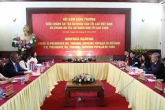 Chief Justice Nguyen Hoa Binh receives Cuban counterpart