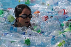 Thailand to roll out plastic bag-gobbling robots 