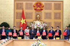 PM urges young entrepreneurs to make greater efforts for development