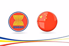 Chinese Foreign Minister meets ASEAN ambassadors