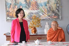 Party official visits Buddhists in southern localities