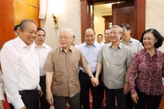 Party General Secretary-President chairs Politburo meeting