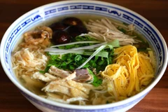 Hanoi to serve free traditional food for reporters