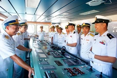 Myanmar’s naval vessel visits Vietnam