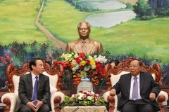 Top Lao leader receives officials of Party Central Committee’s Office