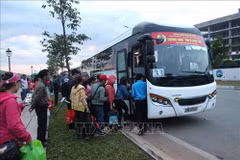Activities bring warm Tet to underprivileged workers in HCM City, Hau Giang 