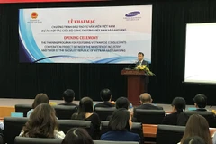 Samsung helps train Vietnamese consultants in support industry