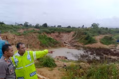 Gold mine collapse in Indonesia kills at least 5 