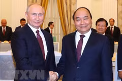 PM Nguyen Xuan Phuc meets President V. Putin