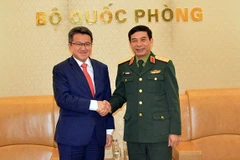 Deputy Defence Minister Phan Van Giang receives Malaysian counterpart