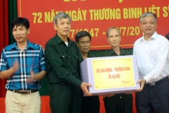 Labour deputy minister presents gifts to war invalids
