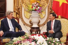 Senior officials welcome former US Secretary of State in Hanoi