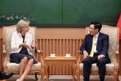 Deputy PM Pham Binh Minh receives leader of Ile-de-France region