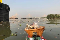 Bangkok City Hall urges public not to litter Chao Phraya River