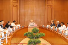 Top leader requests prompt settlement of serious corruption cases