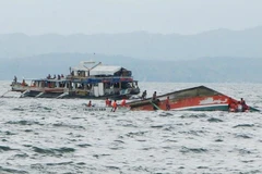 Philippines: 7 dead, 13 missing after boats sink 