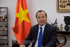 Vietnamese ambassador presents credentials to Marshall President 