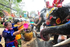 Thais celebrate traditional New Year festival