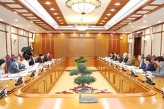  Party leader chairs Politburo’s meeting 